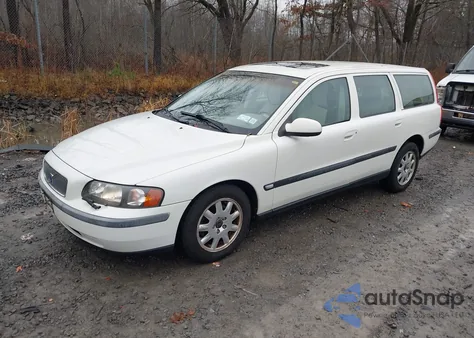 2001 Volvo V70 2.4/2.4 M Sr (Discontinued) z USA, uszkodzony, nr VIN YV1SW61R412105454